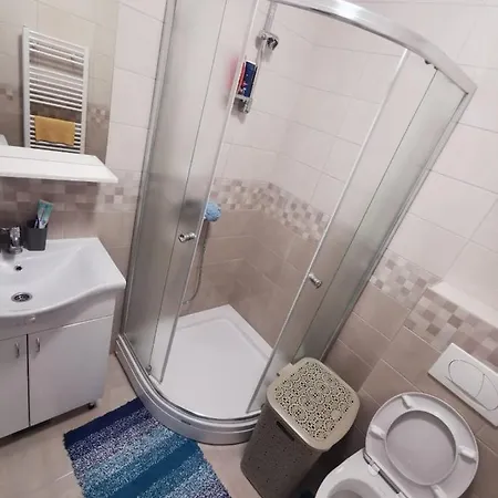 Stan Na Dan, Istocno Sarajevo, 2 Spavace Sobe *